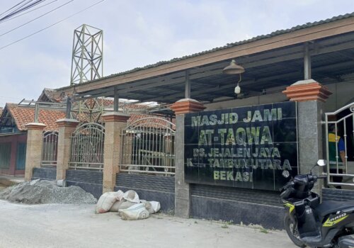bantu toren masjid