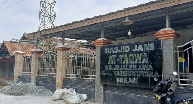 bantu toren masjid