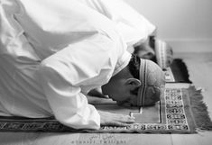 sujud dengan khusyu'