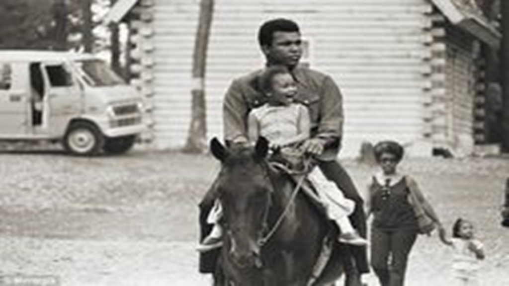 muhammad ali bersama keluarga