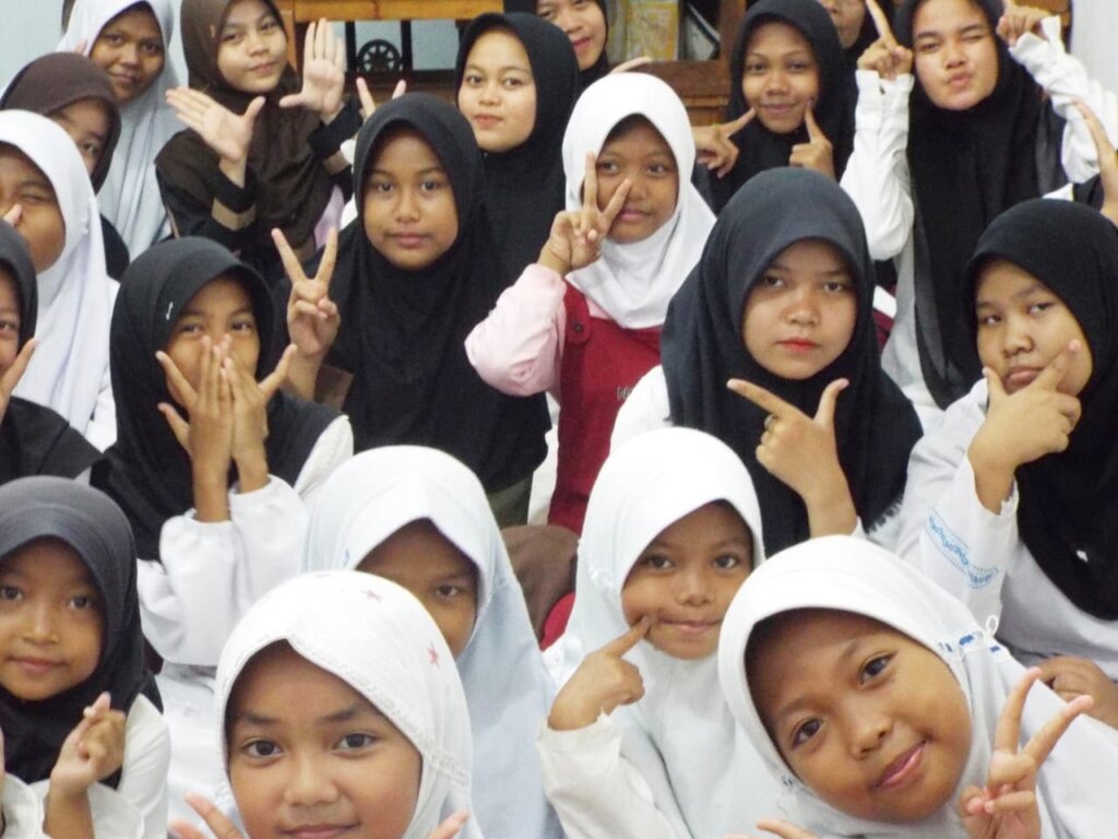senyuman yatim dan dhuafa
