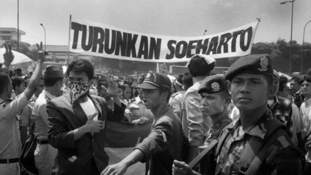 Reformasi 1998: Kejatuhan Orde Baru ke Demokrasi
